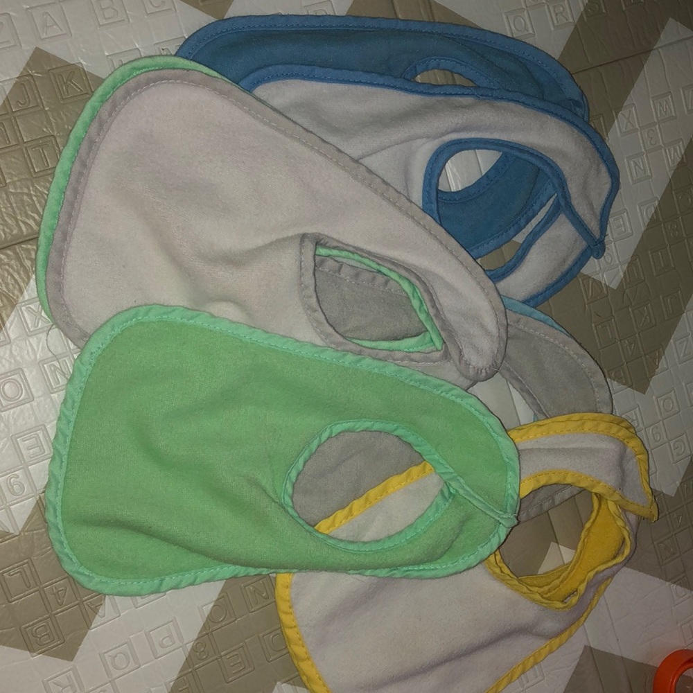 9 Baby bibs